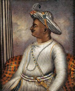 Tipû Sâhib Portrait de Tipû Sâhib conservé à la British Library (Londres). Fonctions Sultan de Mysore 10 décembre 1782 - 4 mai 1799 Haidar AlîKrishnaraja Wadiyar III (en) Monarque Titres de noblesse Sultan Biographie Naissance 20 novembre 1750 Devanahalli (en) Décès 4 mai 1799 (à 48 ans) Srirangapatna Sépulture Srirangapatna Nom de naissance Badshah Nasibuddaulah Sultan Fateh Ali Bahadur Sahab Tipû Nationalité royaume de Mysore Domicile Karnataka Activités Homme politique, écrivain, combattant pour la liberté Période d'activité 10 Décembre 1782 – 5 Mai 1799 Père Haidar Alî Mère Fatima Fakhr-un-Nisa Enfant Abdul Khaliq et Maiz ud-Din Autres informations Propriétaire de Tigre de Tippu Grade militaire Général Conflit Guerres du Mysore Durée : 2 secondes.0:02 Prononciation Vue de la sépulture. modifier - modifier le code - modifier WikidataDocumentation du modèle Tipû Sâhib, également connu sous le nom de Tipû Sultân, né le 20 novembre 1750[1],[N 1] à Devanahalli et mort le 4 mai 1799 à Srirangapatna, fut sultan de Mysore à partir de 1782 et l'un des principaux opposants à l'installation du pouvoir britannique en Inde ce qui lui valut le surnom de « tigre de Mysore ».